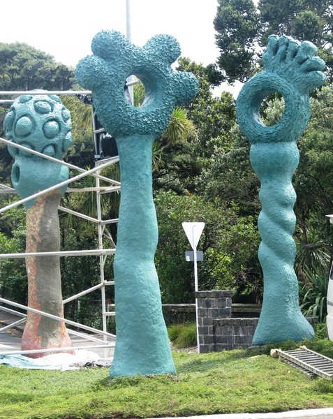 The council is currently carrying out refurbishment of the sculpture on Titirangi roundabout. 